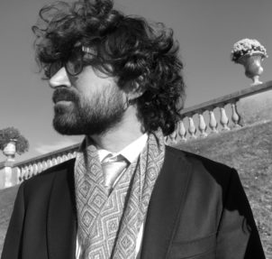 Black and white portrait of Umut Simsekli